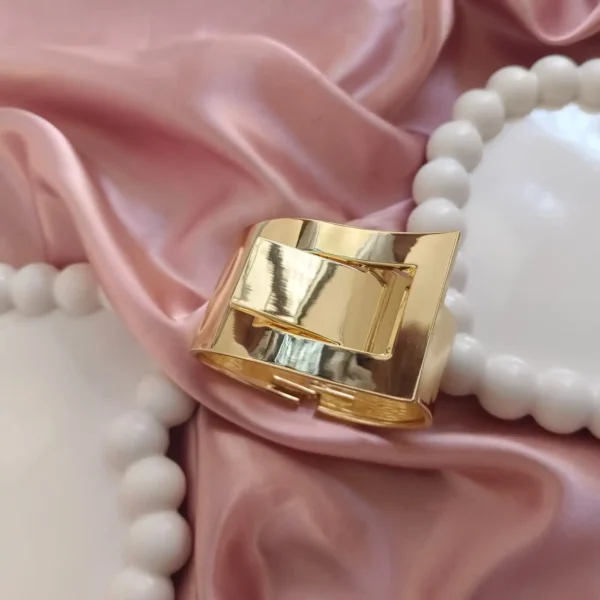 Screne twist hand cuff