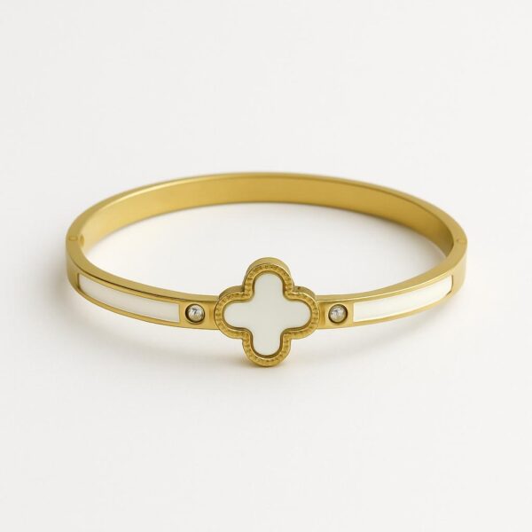 Clover mother of pearl bracelet