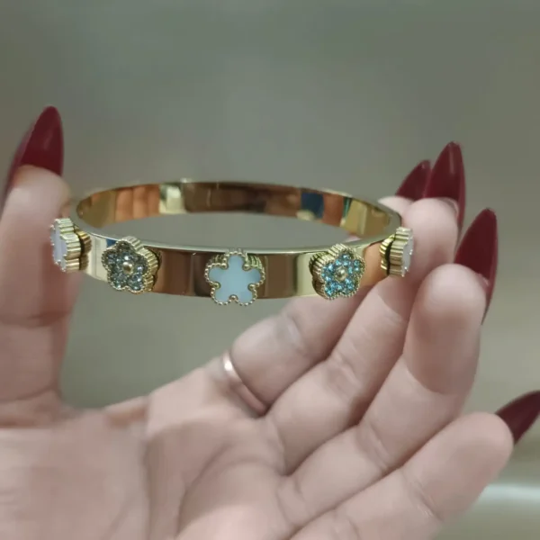 Clover studded anti tarnish gold bracelet bangle