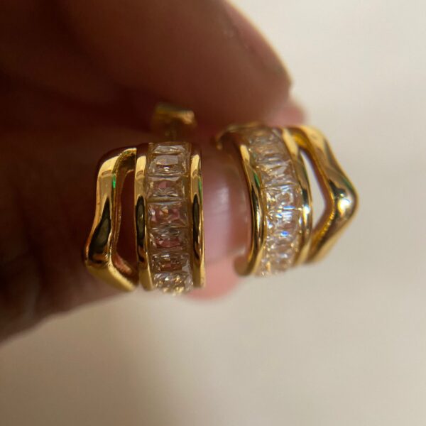 aarvi anti-tarnish earring