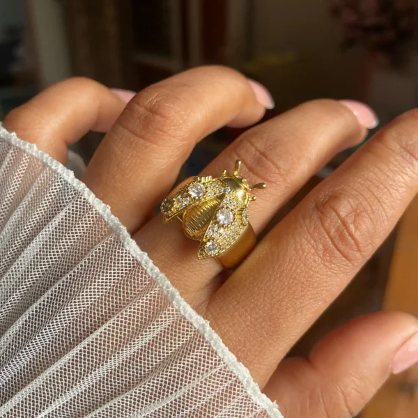 Cocktail honey bee ring