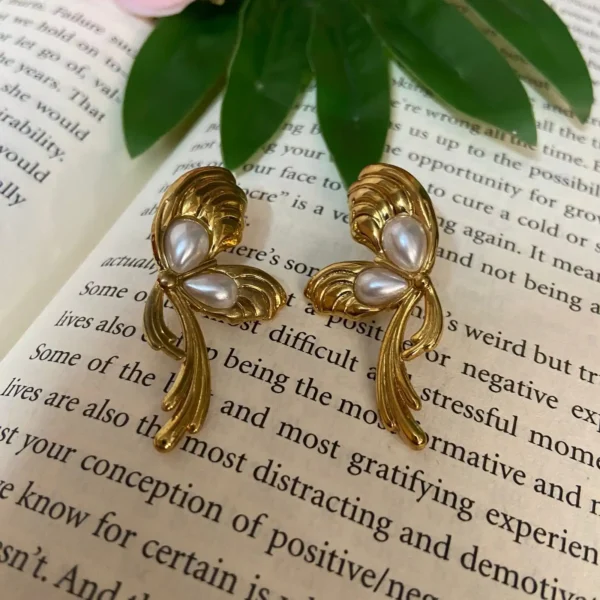 Half butterfly with pear anti-tarnish earring