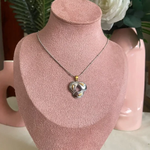 Dual tone chain pendent