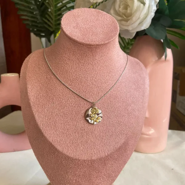 Dual tone round flower shaped anti-tarnish chain pendent