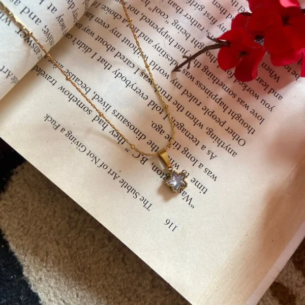 Stralight chain pendent