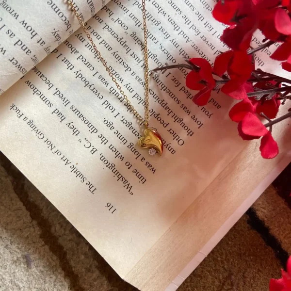 Love heart shaped chain pendent