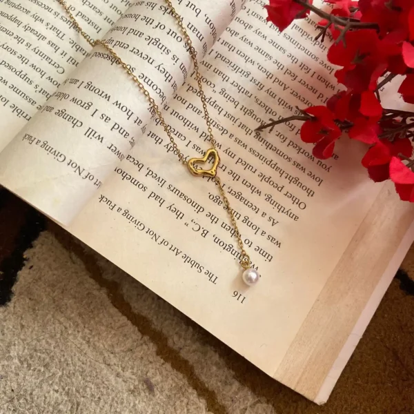 Heart pearl chain pendent